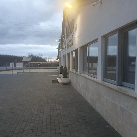 Platina Panzio*** Bed and Breakfast Újhartyán Εξωτερικό φωτογραφία