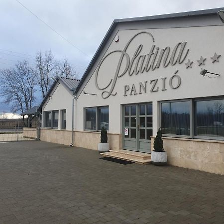 Platina Panzio*** Bed and Breakfast Újhartyán Εξωτερικό φωτογραφία