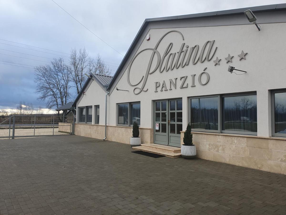 Platina Panzio*** Bed and Breakfast Újhartyán Εξωτερικό φωτογραφία