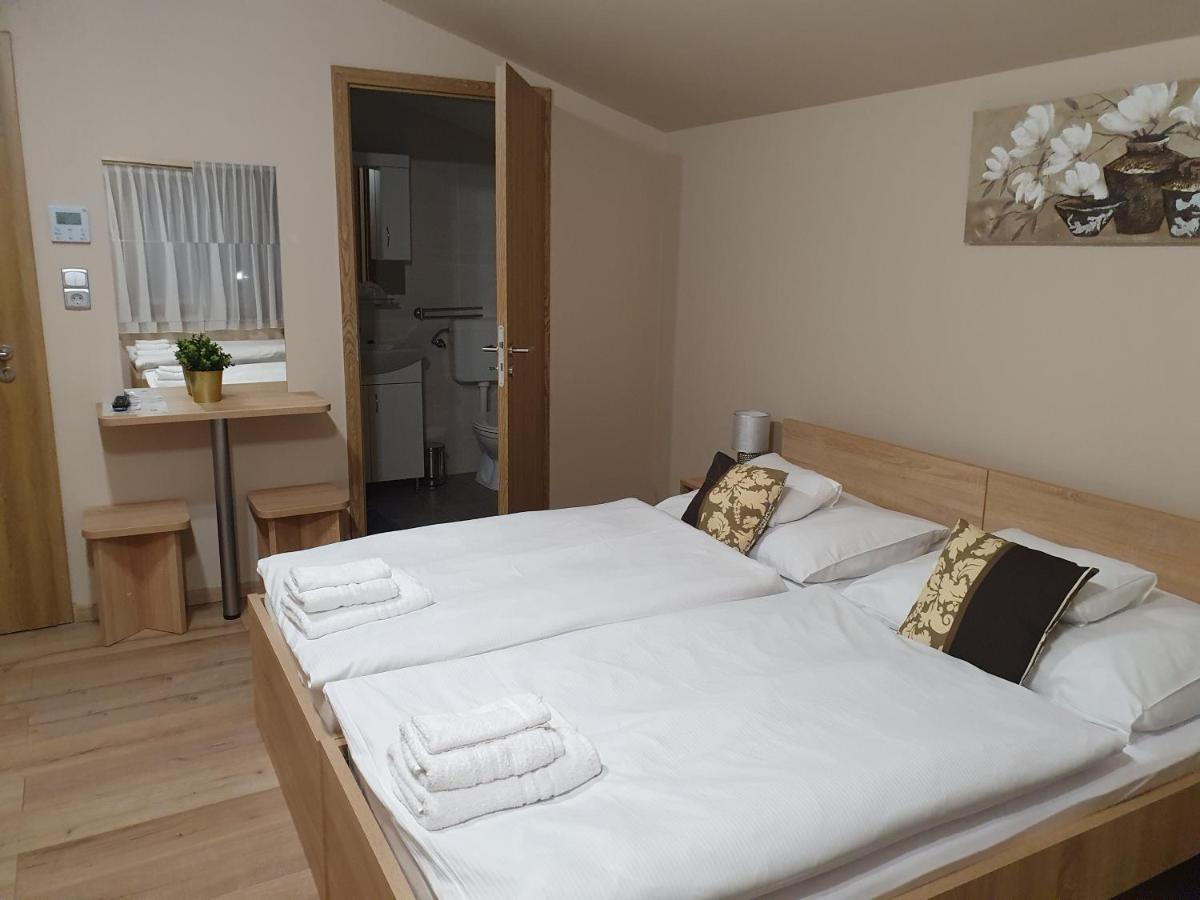Platina Panzio*** Bed and Breakfast Újhartyán Εξωτερικό φωτογραφία