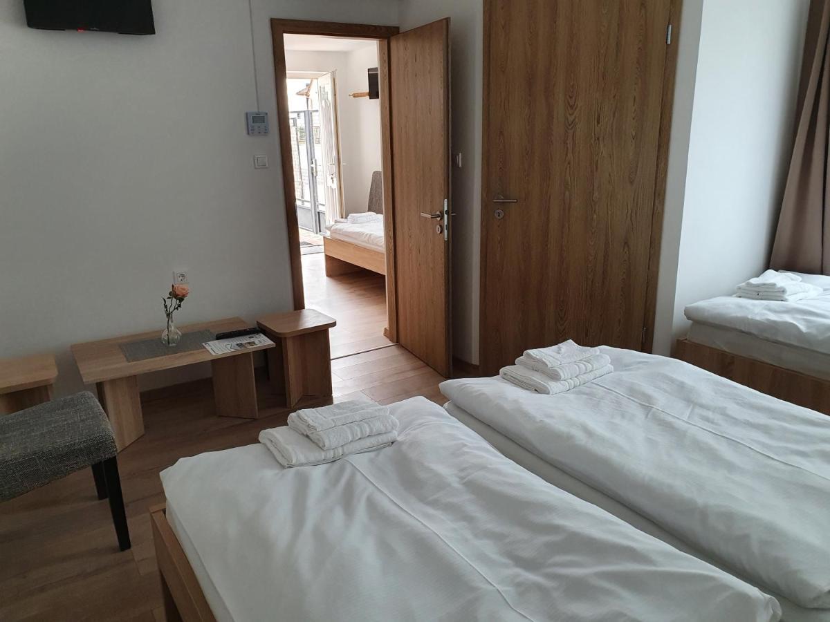 Platina Panzio*** Bed and Breakfast Újhartyán Εξωτερικό φωτογραφία