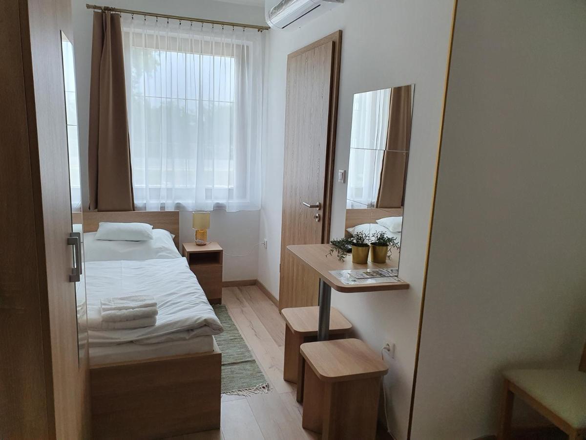 Platina Panzio*** Bed and Breakfast Újhartyán Εξωτερικό φωτογραφία