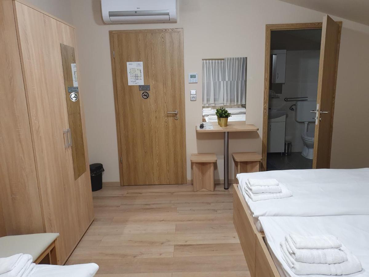 Platina Panzio*** Bed and Breakfast Újhartyán Εξωτερικό φωτογραφία